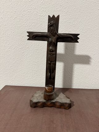 Crucifijo madera tallada a mano
