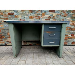 Escritorio de oficina industrial italiana de metal