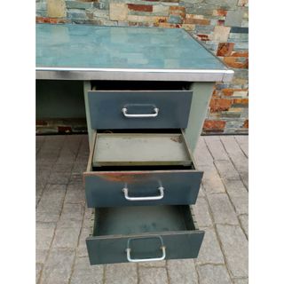 Escritorio de oficina industrial italiana de metal