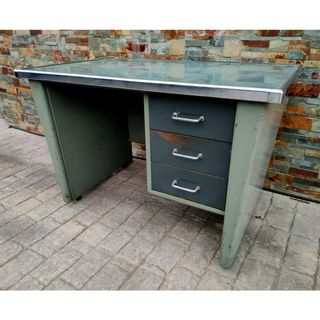 Escritorio de oficina industrial italiana de metal