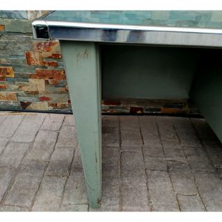 Escritorio de oficina industrial italiana de metal