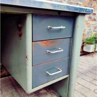 Escritorio de oficina industrial italiana de metal