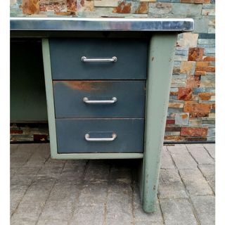 Escritorio de oficina industrial italiana de metal