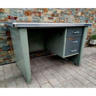 Escritorio de oficina industrial italiana de metal