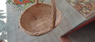 Cesta de mimbre con asa