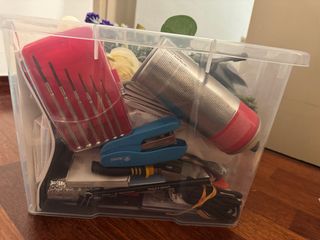 Materiales de arte y manualidades variados