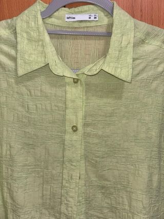Camisa verde texturizada manga corta