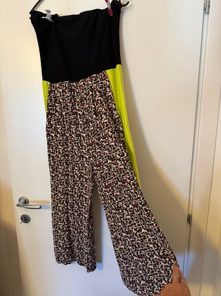 Tuta elegante nera e multicolor