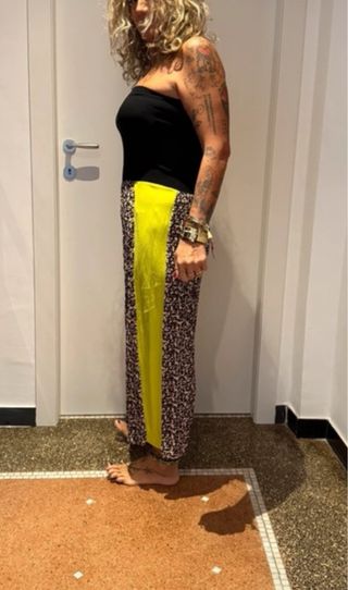 Tuta elegante nera e multicolor