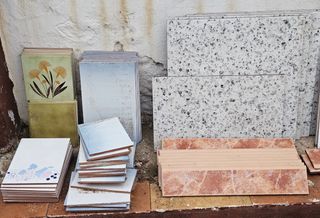 0€ Varias baldosas azulejos rodapié restos