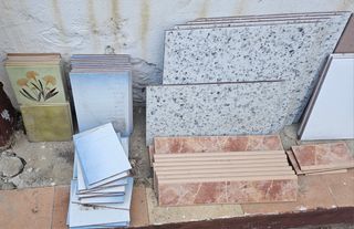 0€ Varias baldosas azulejos rodapié restos