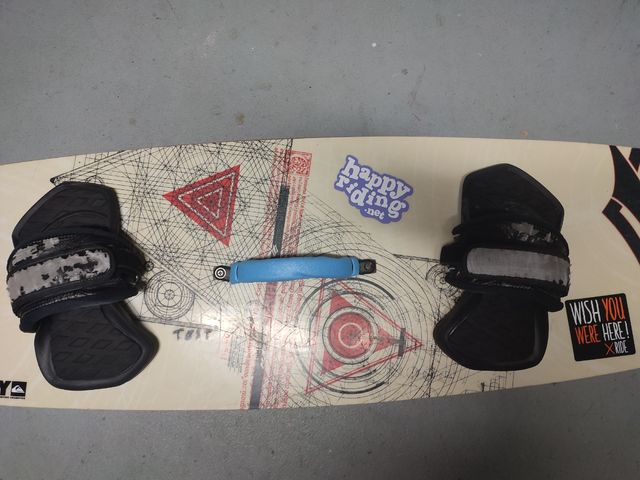 Tabla de Kite Surf Naish 136-40 + fijaciones