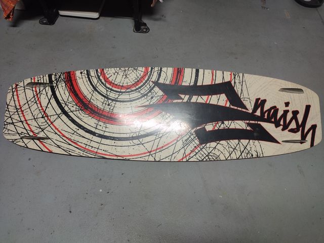 Tabla de Kite Surf Naish 136-40 + fijaciones