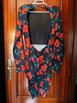 Vestido estampado floral negro y rojo Talla XS