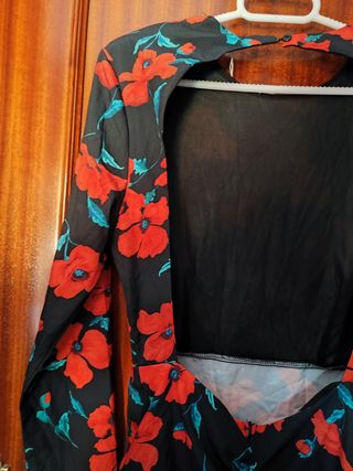 Vestido estampado floral negro y rojo Talla XS