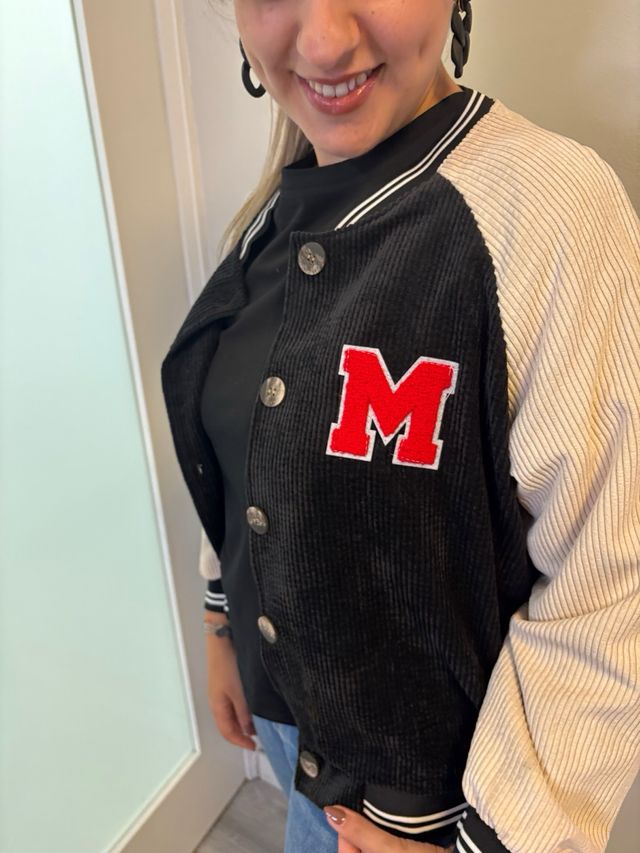 Casaco colegial preto e bege