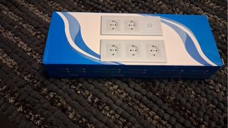 Enchufe con interruptor táctil