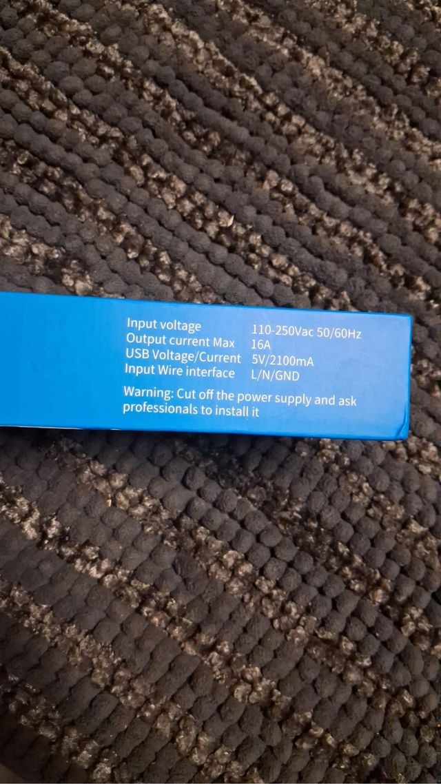 Enchufe con interruptor táctil