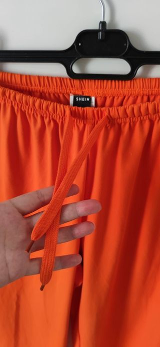 Pantalón naranja pierna ancha
