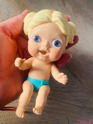 Muñeco bebé blandito con biberón Rosa