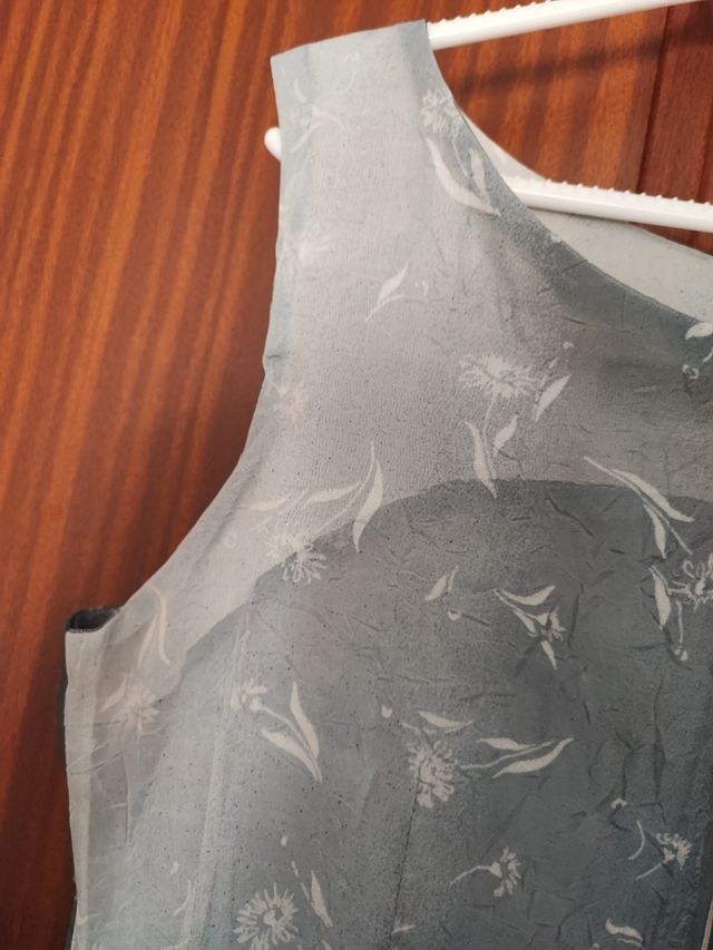 Vestido de fiesta gris floral