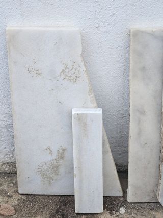 Varias piezas mármol blanco