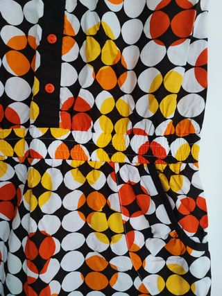 Vestido corto con círculos multicolor