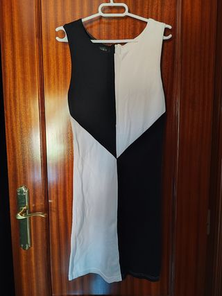 Vestido negro y blanco asimétrico 