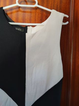 Vestido negro y blanco asimétrico 