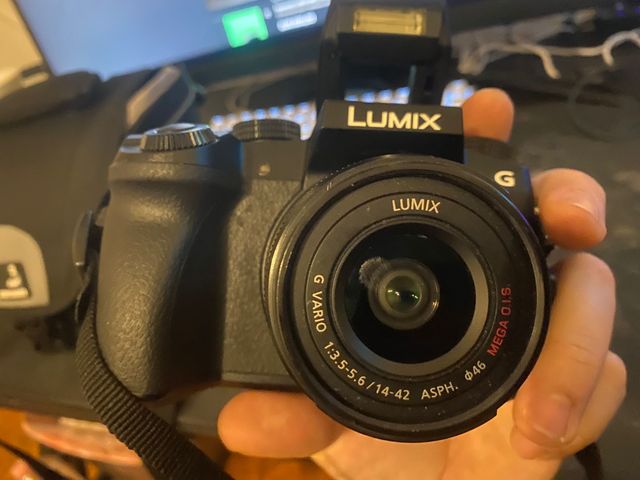 Panasonic Lumix dmc-g7 G Vario 14-42mm f/3.5-5.6