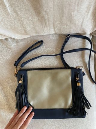 Bolso bandolera azul marino y plata