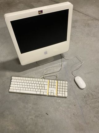 iMac Blanco con Teclado y Ratón