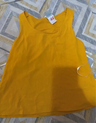 Camiseta sin mangas amarilla talla 44
