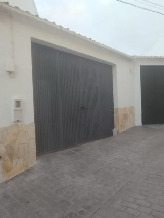 Puerta de garaje o cochera metálica de hierro