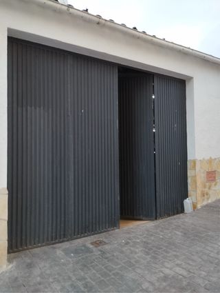 Puerta de garaje o cochera metálica de hierro