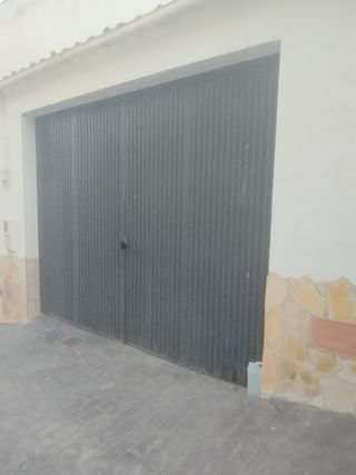 Puerta de garaje o cochera metálica de hierro