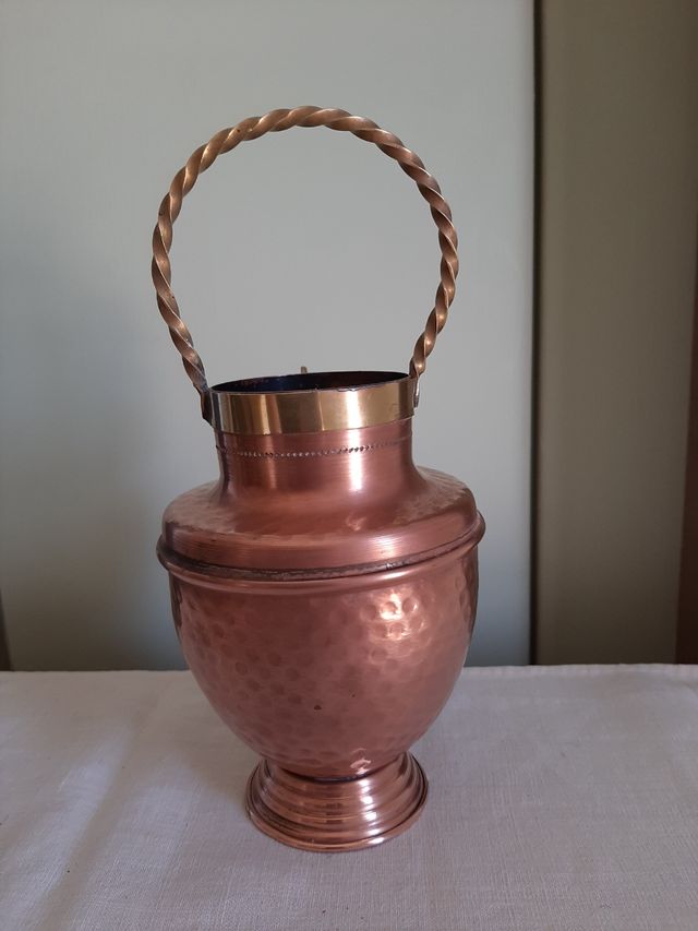 Piccola anfora in rame e ottone