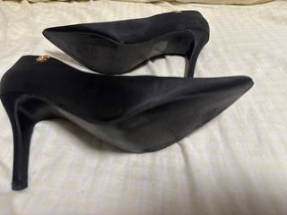 Tacones negros talla 37
precio negociable