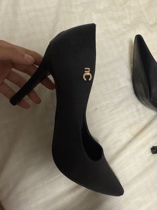 Tacones negros talla 37
precio negociable