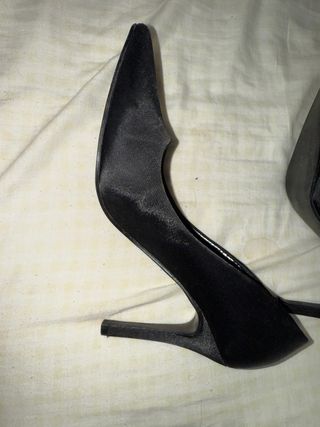 Tacones negros talla 37
precio negociable