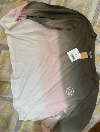 Camiseta degradado verde, rosa y blanco
