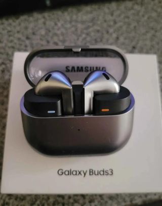 Audífonos Samsung Galaxy Buds3 Negros/Plateados