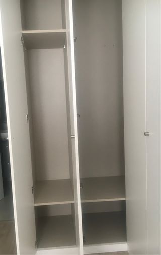 Mobile ad angolo in legno bianco