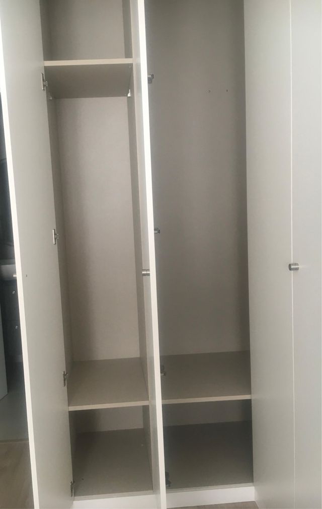 Mobile ad angolo in legno bianco