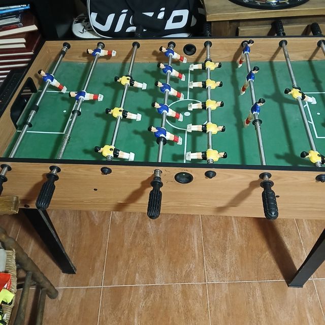 Futbolín de madera