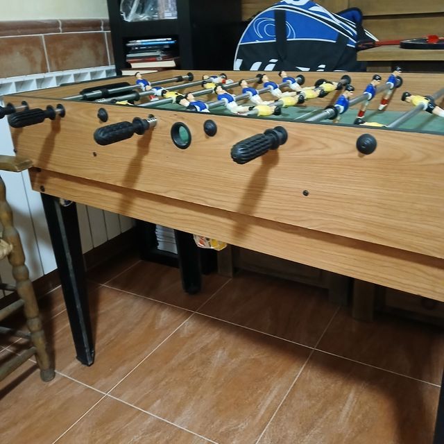 Futbolín de madera