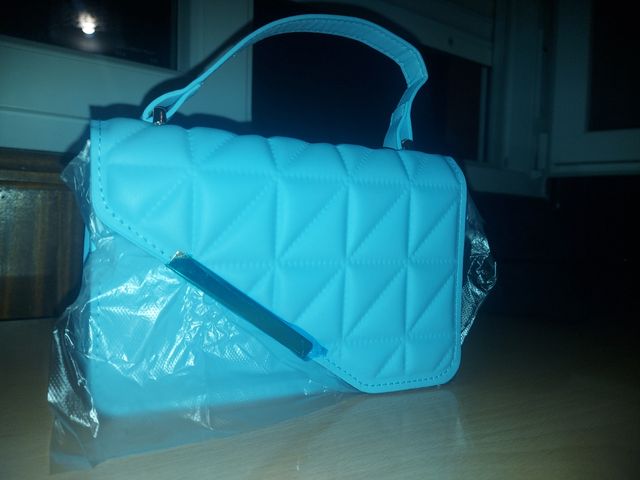 Bolso cuadrado acolchado metal