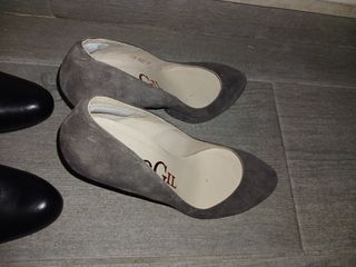 Zapatos de tacón grises