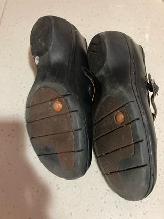 Zapatos negros cómodos con tacón