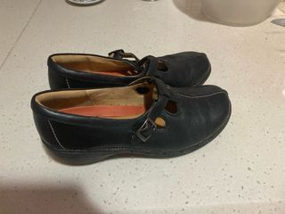 Zapatos negros cómodos con tacón